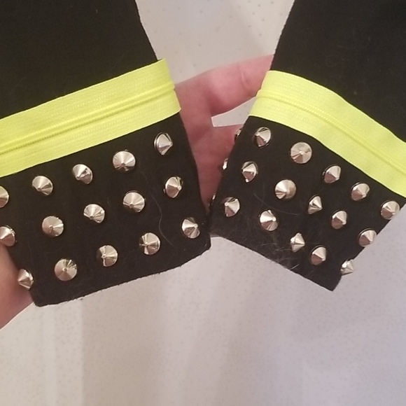 Neon punk studded crop top - Picture 6 of 8